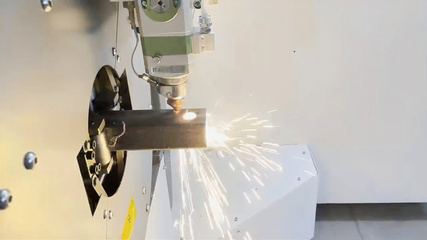 实拍激光切割3mm碳钢管90度拼接 探索金属切割与焊接设备制造的精密工艺